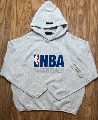 Sudadera con capucha Fear of God Essentials NBA gris jaspeado claro pequeña Foto 1 de 4