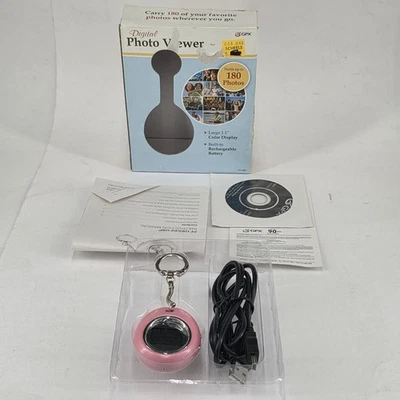 GPX Digital Photo Viewer 180 Photos 1.1" Color Display USB Rechargeable Keychain - Image 1 of 4