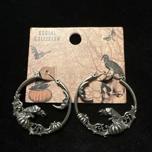 Social Collision Crow Pumpkin Hoop Earrings Silvertone (Lot# 545) - Picture 1 of 5