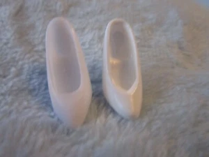 Zapatos Mattel Barbie blancos de tacón alto con dedos puntiagudos, tacones delgados - Imagen 1 de 4