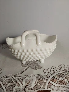 Fenton Milchglas Nagelkorb mit Fuß gefalteter Griff Schale 6" lang - Bild 1 von 7