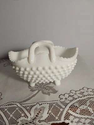 Fenton Milchglas Nagelkorb mit Fuß gefalteter Griff Schale 6" lang - Bild 1 von 4