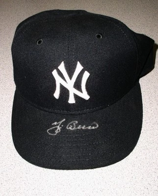 Gorra firmada por YOGI BERRA New York Yankees New Era 2001 Fleer Legacy certificado de autenticidad SP 200 Foto 1 de 4