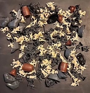 Juguete de plástico vintage soldado 200 + piezas espadas medievales escudos hacha ejército guerra 1" - Imagen 1 de 15