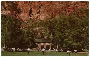 Zion Lodge, Parque Nacional Zion Utah postal softbol en césped años 50 coches jeans - Imagen 1 de 2