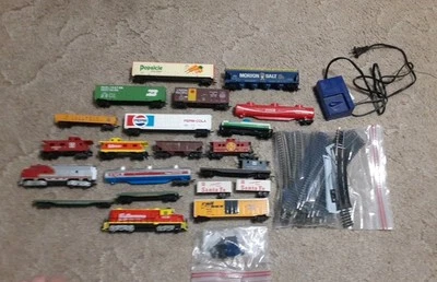 BIG Lot HO Train and Tracks Life-Like Tyco EZ Track for Parts Untested Santa Fe  - Image 1 of 4