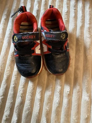 复古米老鼠红色和黑色幼儿运动鞋 8 码 — 第 1/4 张图片