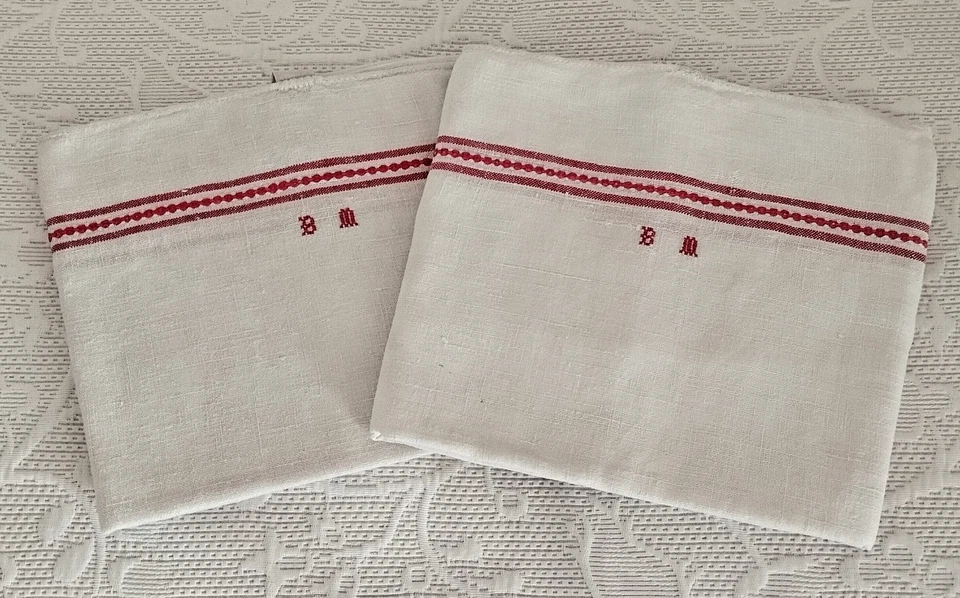LOT de 2 Torchons ANCIENS - Monogramme Brodé Main Rouge "BM" + liteaux brodés - Photo 1/4