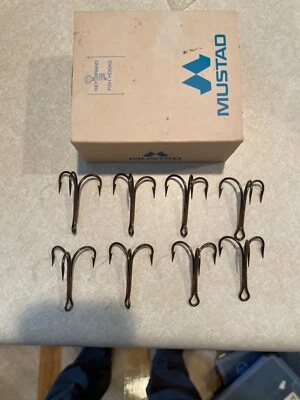 5/0 Mustad trebel hook Musky heavy duty Lot Of 8 - Image 1 of 4