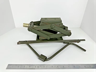 AMSC Military Surplus 1.5 Ton Capacity Vehicle Scissor Jack - Image 1 of 4