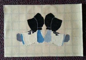 Amish Puppen ~ fertiges fertiges Kreuzstich-Stück ~ 10" x 14" - Bild 1 von 2