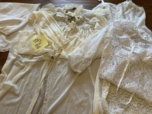 LOTE de lencería vintage para mujer 1415🌟 Vanity Fair Radcliffe Peignoir calzoncillos de encaje etc. - Imagen 1 de 24