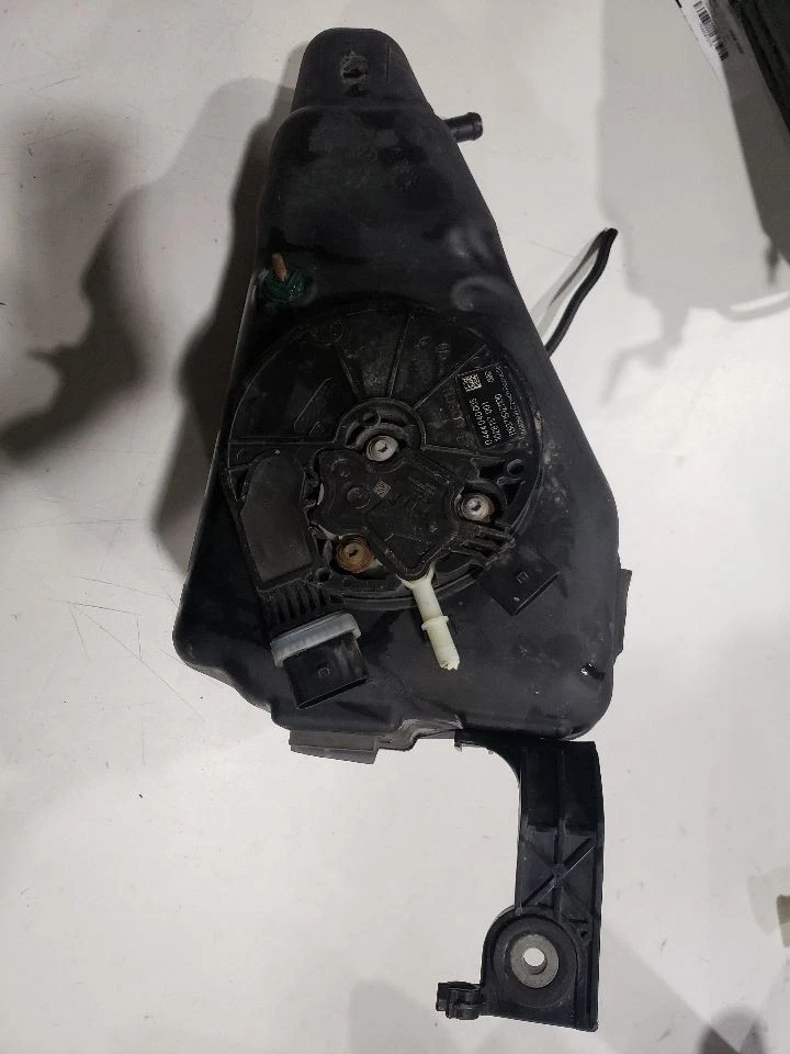 Tanque DEF líquido de escape diésel activo - BMW 328D N47N F30 2014 automático - 14-18 OEM Foto 1 de 4