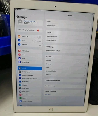 Apple iPad Pro 12.9-inch 1st Gen  A184 128 GB,Wi-Fi See Description #i402 - Image 1 of 3