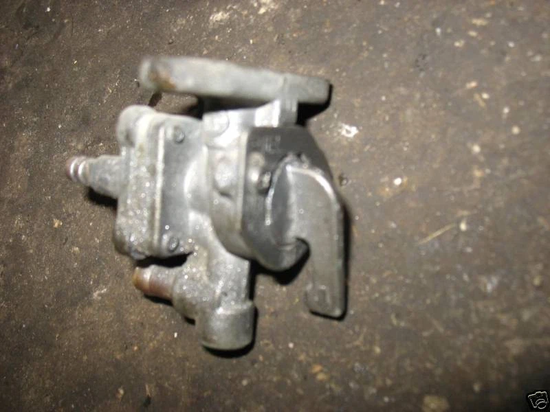 81 KAWASAKI KZ440 KZ 440 LTD VÁLVULA DE COMBUSTIBLE PETCOCK # Foto 1 de 1