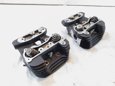 Harley Davidson Sportster 883N 883 2009-2022 culatas y válvulas de hierro negras Foto 1 de 4