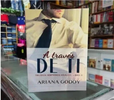 Libro en Fisico A Través De Ti Por Ariana Godoy  - Imagen 1 de 2