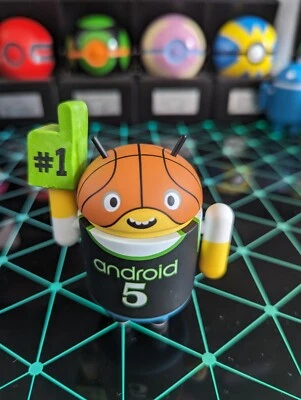 Mini Figura Coleccionable Android - #1 Fanático de los Deportes, Nuevo, Raro, Listo para Colección Foto 1 de 3