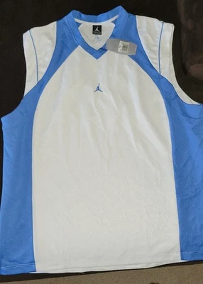 Camiseta sin mangas Jordan para hombre 4XL de baloncesto NBA blanca/azul NC. Foto 1 de 4
