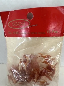 Neu Vintage SSCO 12 Stück Weihnachten Hirsch Dorf Kunststoff 1" versiegelt - Bild 1 von 5