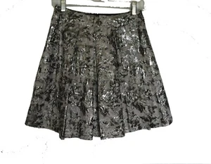 Falda plisada forrada de brocado plateado gris F21 talla S mezcla algodón - Imagen 1 de 3