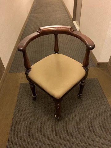 Beautiful  Antique Scottish/ English Mahogany ￼Corner Chair, Cast Brass wheels! Cover