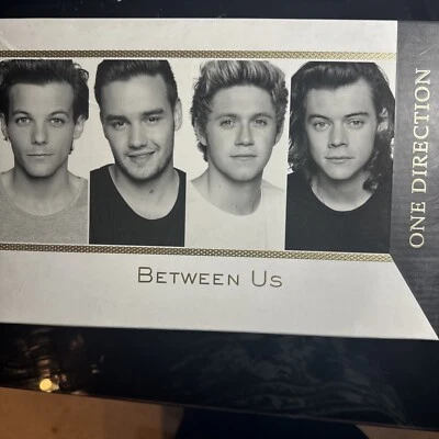 Between Us By One Direction Juego de 3 piezas 3,4 Edp/5,1 oz loción y gel de ducha. RARO Foto 1 de 3