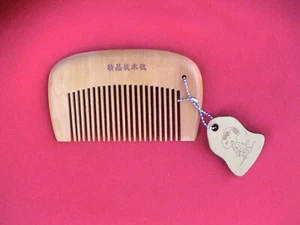 3.50" POCKET SIZED DURABLE MEDIUM TOOTHED CHERRY WOOD COMB - CUTE! - Picture 1 of 2