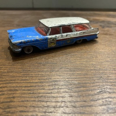 Vintage Corgi 443 Plymouth Sports Suburban US Mail - Vintage Original Model #884 - Image 1 of 4