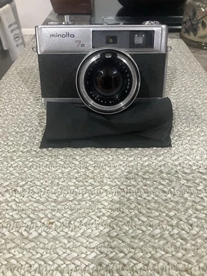 Minolta Hi-Matic 7S Vintage Film Camera - Image 1 of 4