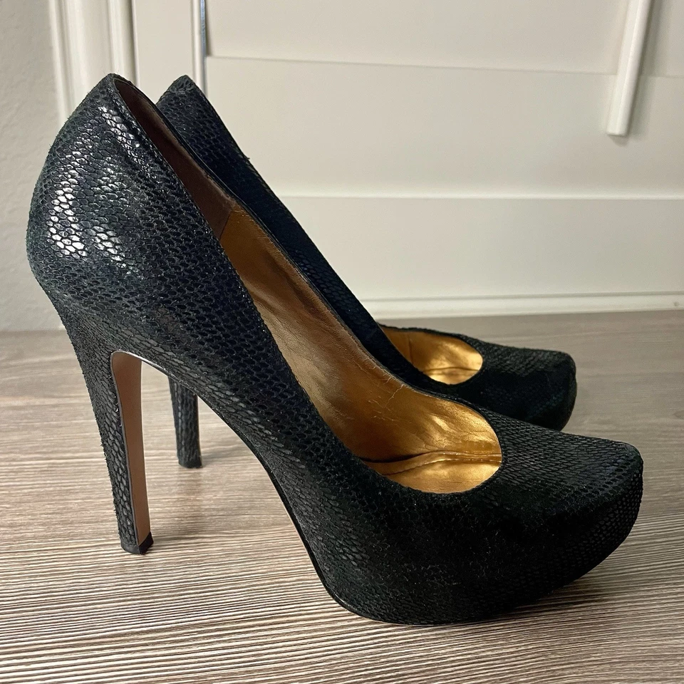 BCBGeneration Tacones Bomba Desfile Cuero Negro Serpiente Plataforma Stiletto Punta 7M Foto 1 de 4