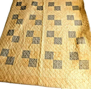 VINTAGE BLUE SQUARES ON A WHITE BACKGROUND QUILT-PINK BACK-PRICED TO SELL AK - Picture 1 of 5