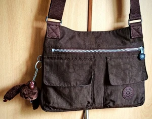 KIPLING UMHÄNGETASCHE NATALIE DUNKELBRAUN NYLON 27 x 23 x 7 CM MIT AFFE - Bild 1 von 16