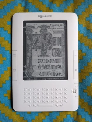 Amazon Kindle D00511 Vintage E-Reader. 2GB. Kindle 2, White, 2nd generation - Image 1 of 4