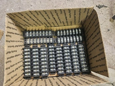Box of 60 8 Gang Terminal Block - Image 1 of 4