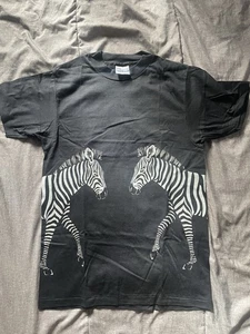 Camiseta De Colección Años 80 Puntada Única Estampado Completo Cebras Negra Talla L - Imagen 1 de 6
