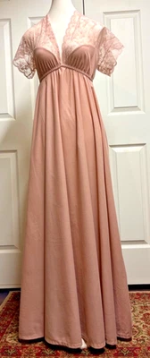 Camisón lencería de nailon tostado Gilligan & O'Malley detalle de encaje transparente años 70 de colección Foto 1 de 4