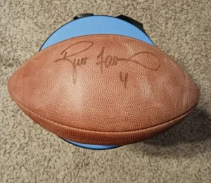 BRETT FAVRE HANDSIGNIERTER FUSSBALL MIT COA HOLOGRAMM  - Bild 1 von 6