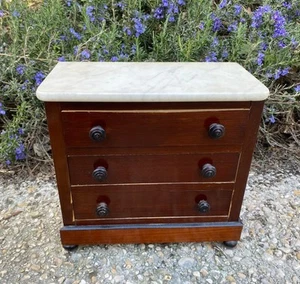 Belle commode miniature Poupée Parisienne d'époque XIXème - Photo 1/9