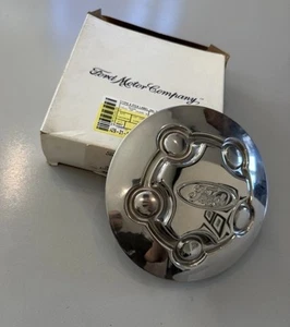 OEM 2003-2011 FORD CROWN VICTORIA CENTER CAP (3W7Z-1130-BA) BRAND NEW IN BOX - Picture 1 of 1
