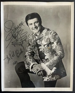 1969 Liberace Signed Autograph Original Photo ~ Rare Flower Suit ~ “To Pal Bob!” - Picture 1 of 14