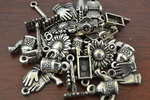 100 STCK. VERSCHIEDENE CHARMS ANHÄNGER FUNDSTÜCK CHARMS - Bild 1 von 1