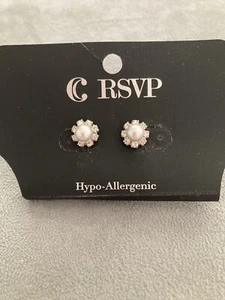 Charming Charlie RSVP Ivory & Rhinestone Stud Earrings Hypo Allergenic NEW - Picture 1 of 3