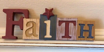 "Cuidador de estante de madera Faith diseñado por B Lloyd para cubo de flores aproximadamente 6"" X 2""" Foto 1 de 2