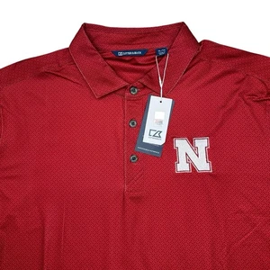 Neu mit Etikett Cutter & Buck rotes Poloshirt mit Allover-Druck Herren XL Nebraska Cornhuskers - Bild 1 von 10