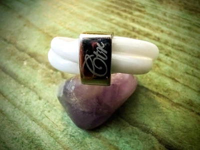 Elegant & Modern CTR White Glass Ring - Overlapping Circles ~ - Image 1 of 4