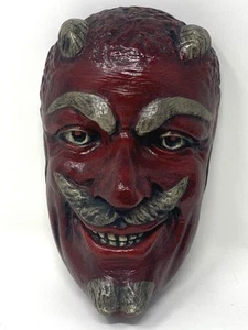 Cara de pared de diablo de tiza pintada a mano - Imagen 1 de 8