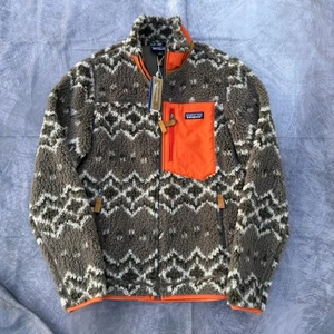 Neu mit Etikett Patagonia Damen-Fleecejacke Zedernbraun Aztekenmuster Retro-X Hochflor Größe Small - Bild 1 von 7