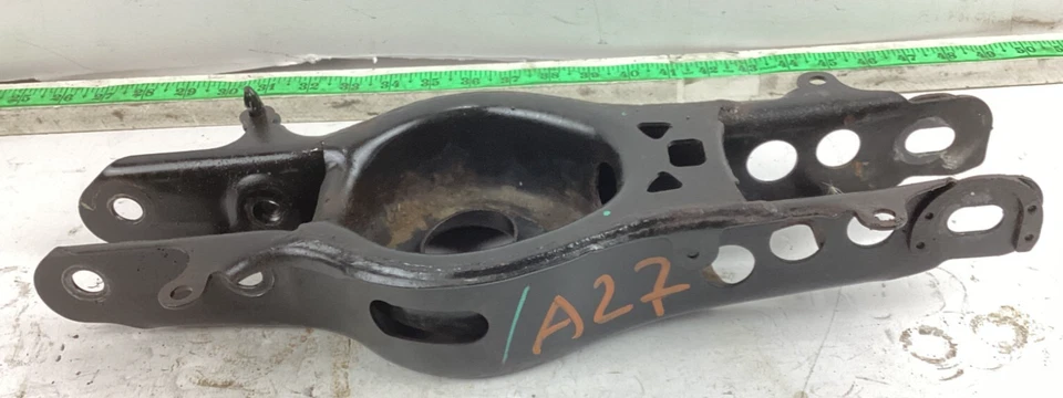 Brazo de control inferior suspensión lateral izquierda trasera Cadillac ATS 2013-2019 22947074 FABRICANTE DE EQUIPOS ORIGINALES Foto 1 de 4