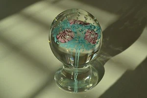 Murano, Footed Weight with 3 Roses, Lt-Blue Stems & "Greenery", F804 - Picture 1 of 6